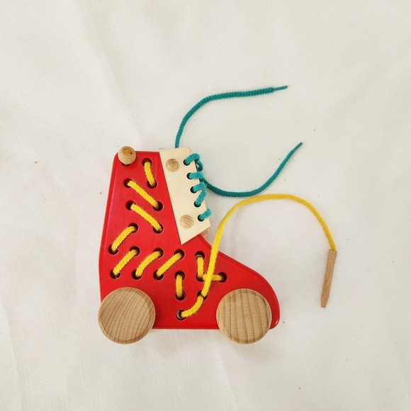 BAJO RED WOODEN LACING SHOE ON WHEELS ROLLERSKATE BOYS GIRLS UNISEX IN EXCELLENT - Picture 4 of 8